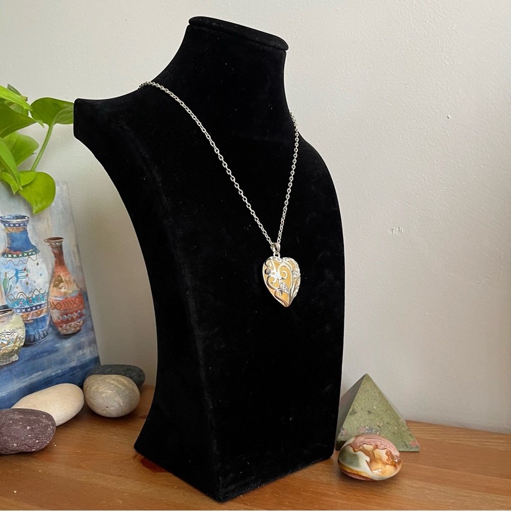 Puffy heart shape filigree silver tone necklace glow in dark - jewelry - Picture 5 of 11